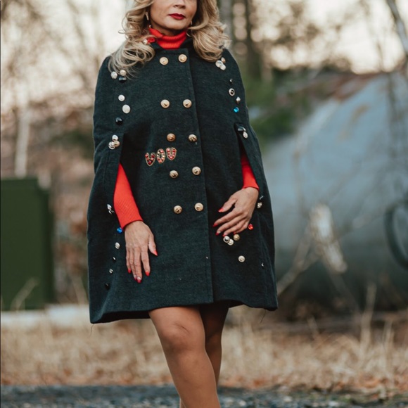 Cape - Picture 6 of 6